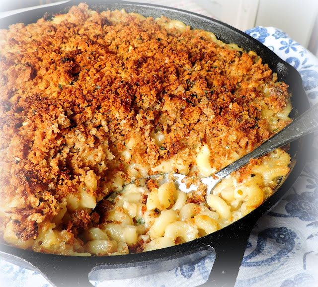 Baked Mac & Cheese with a Crispy Crumb Topping