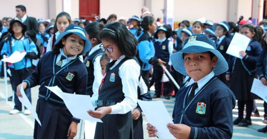 330 mil escolares de colegios públicos de Puno vuelven a las aulas 330 mil escolares de colegios públicos de Puno vuelven a las aulas