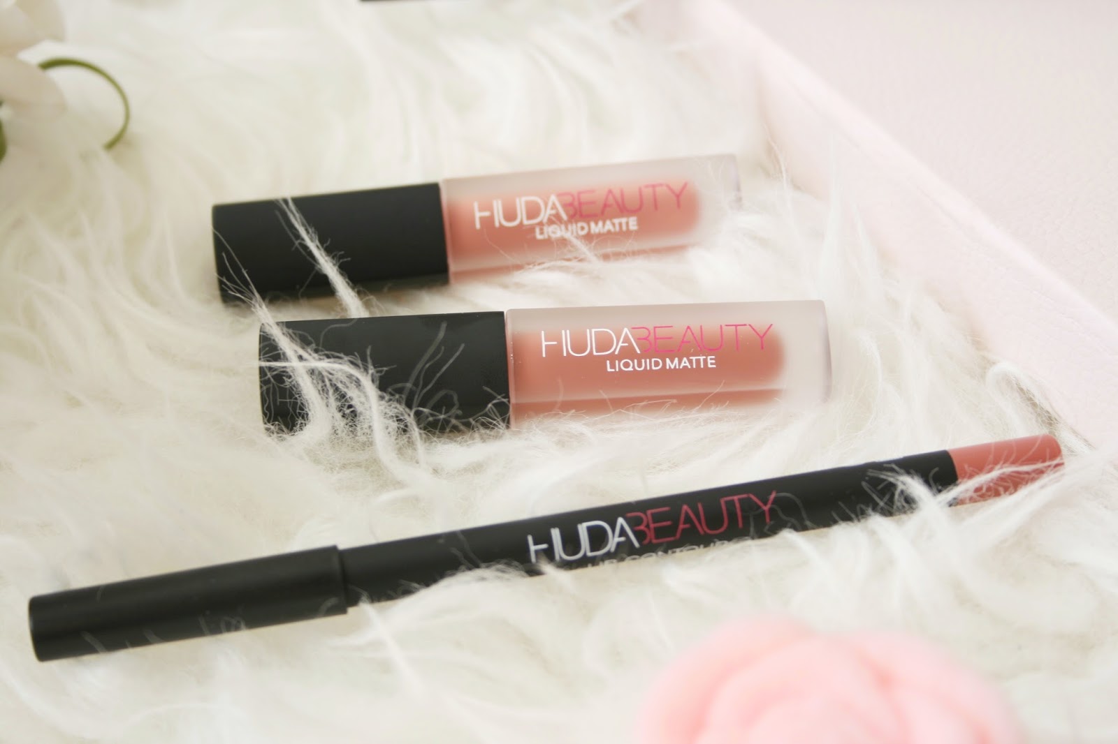 Huda Beauty Lip Contour Kit 