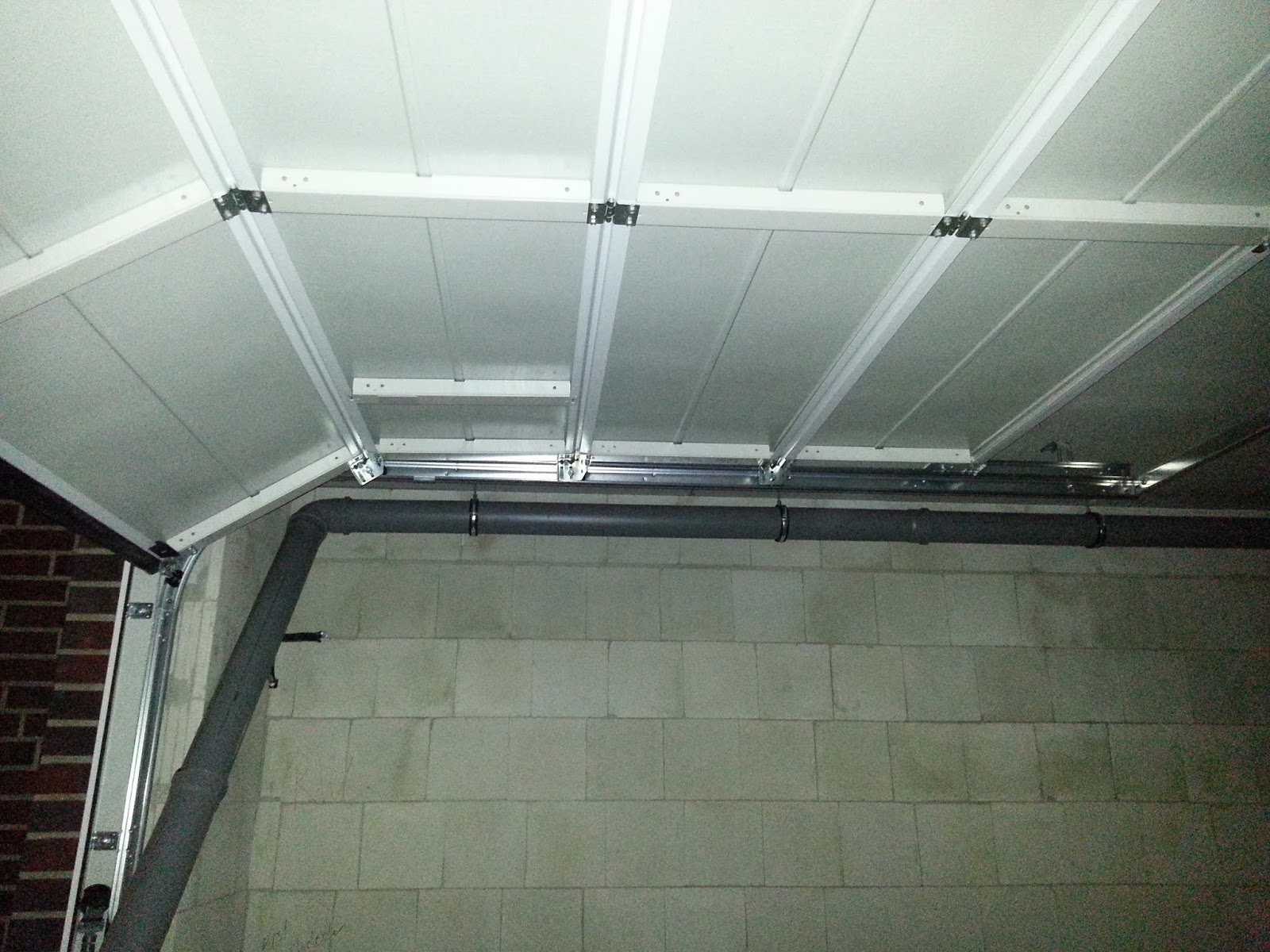 Ralf & Natalie's Baublog: Trockenbau abgeschlossen & Garagentor eingebaut