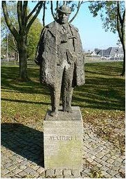 Statue of Maigret in Delfzijl (Holland)