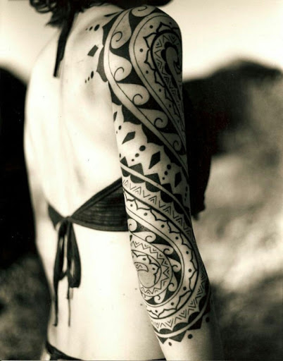 Esta fêmea tat tribal