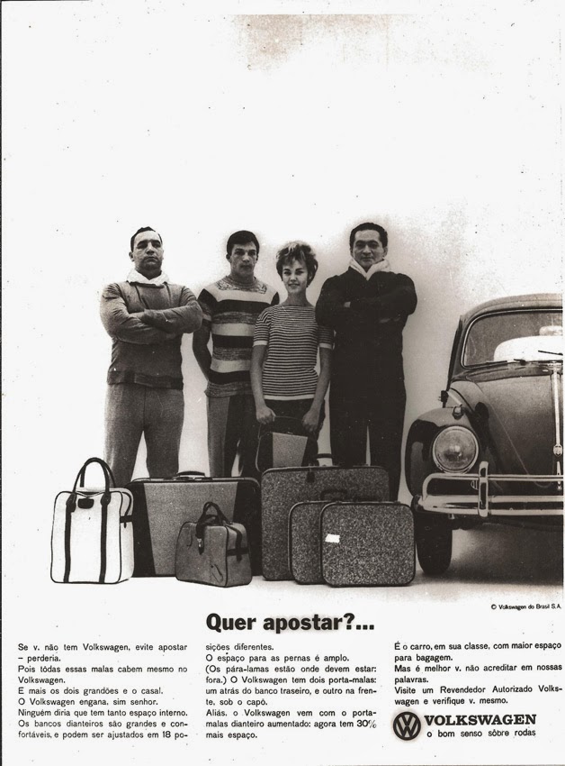 Propaganda do Fusca (Volkswagen) nos anos 60 que promovem o espaço interno e bagageiro do automóvel.