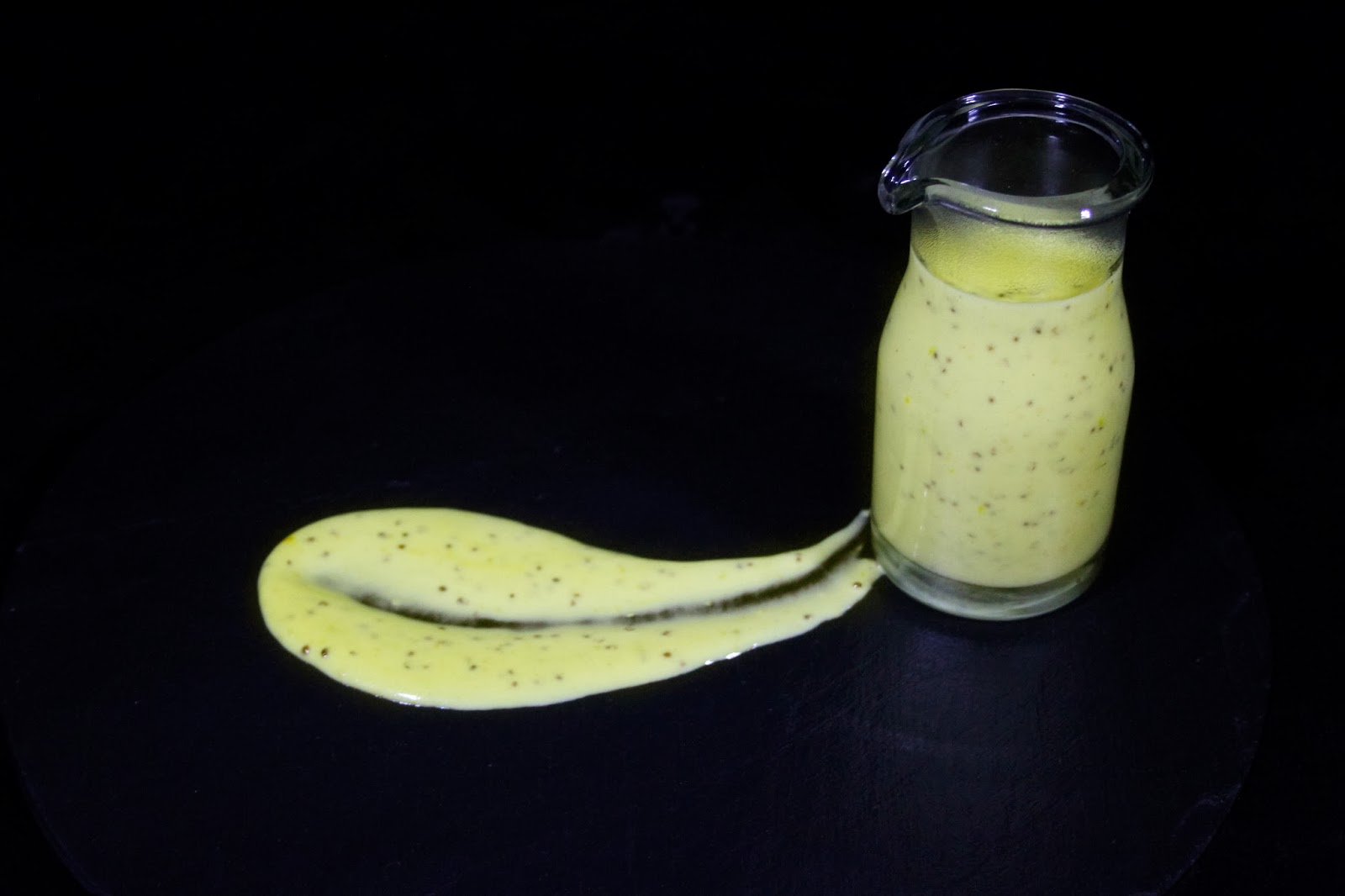 Amapola, el mundo en un plato Salsa de mostaza a la antigua