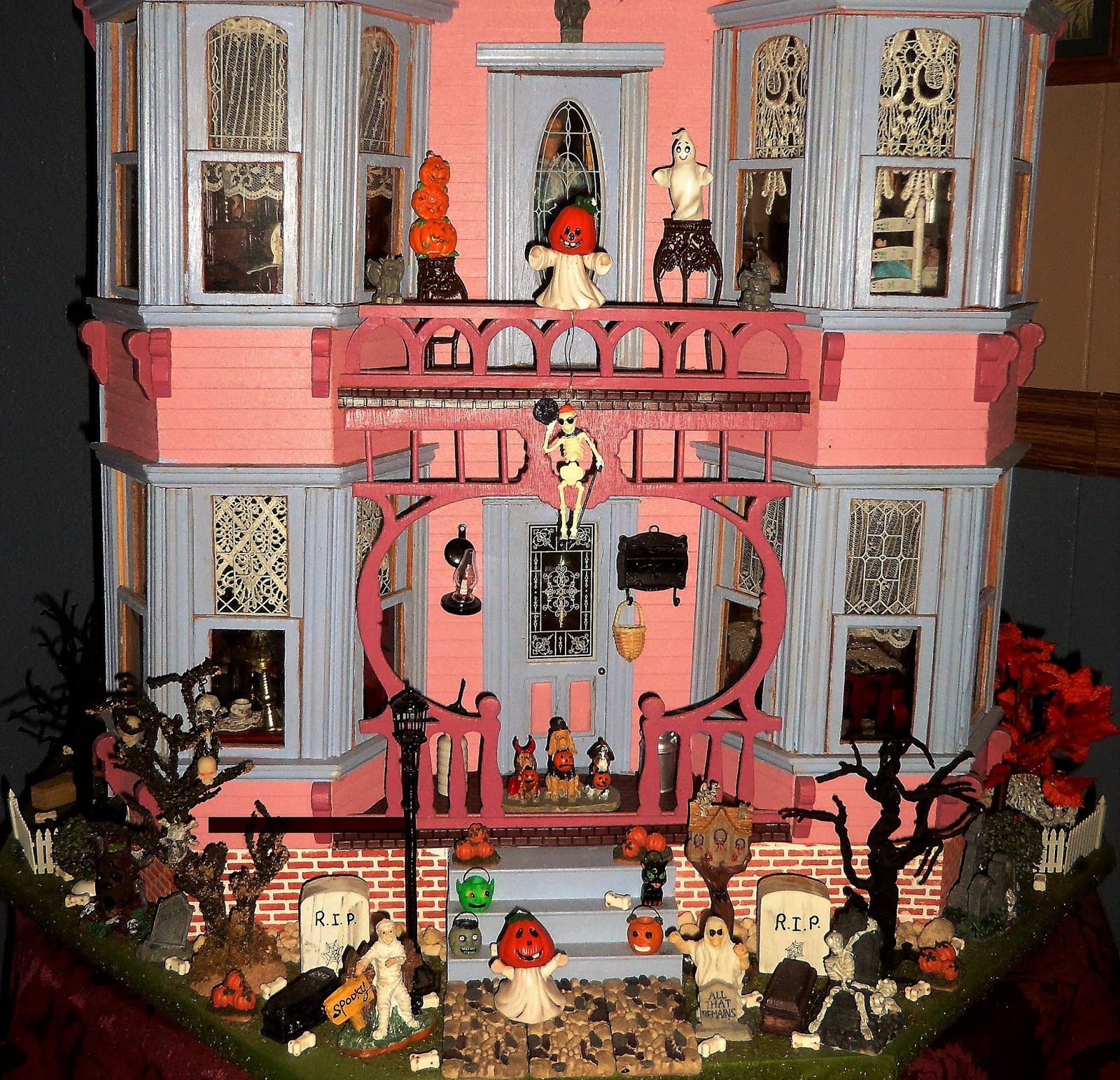 DEBBIEDABBLE BLOG Halloween Victorian Doll House, 2017