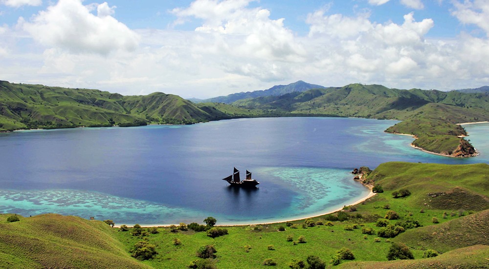Taman Nasional Komodo di Nusa Tenggara Barat - WISATA