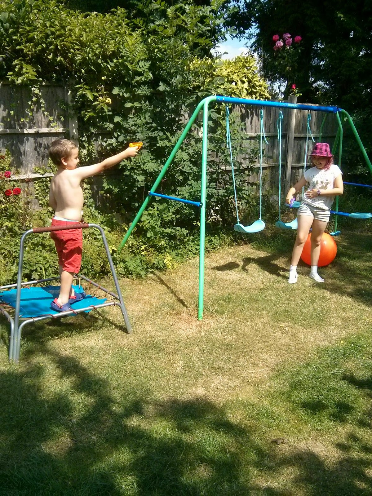 A waterfight between Top Ender and Big Boy