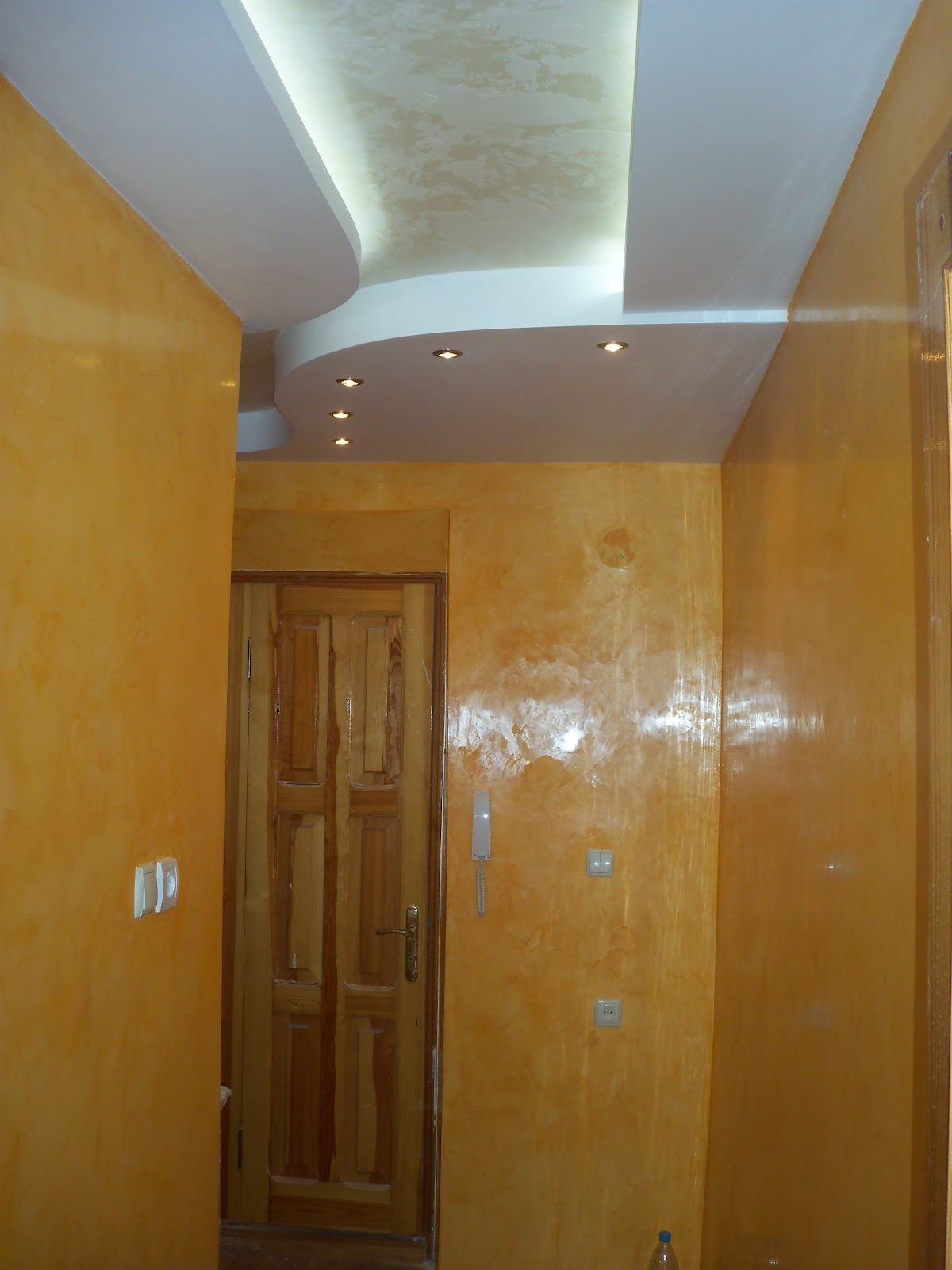 Ремонт коридора. Стены и потолок выполнены покрытием \"Венецианская ...