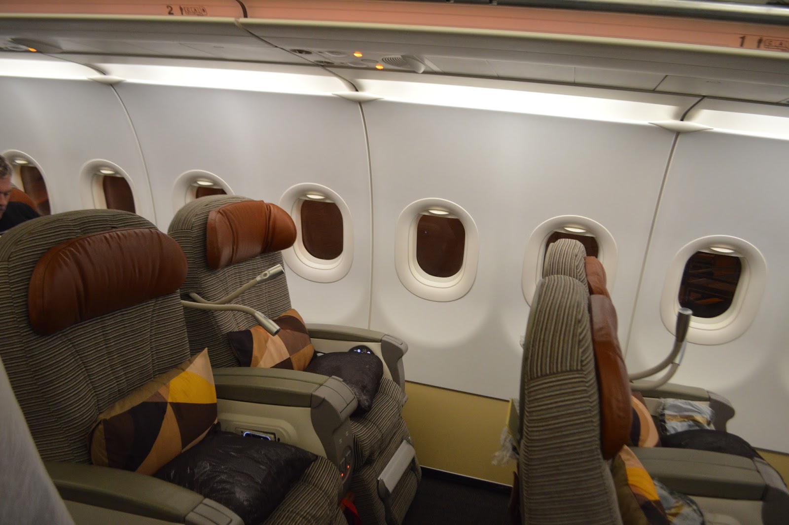 Etihad Airbus A320 Business Class : Colombo to Abu Dhabi EY265