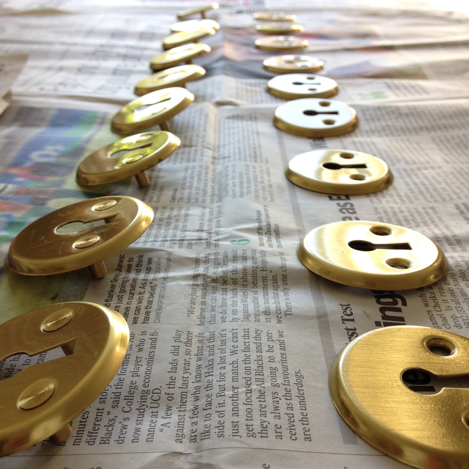 Spray Painting Interior Door handles Maison Jen