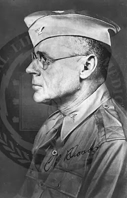 El filo de la moneda ¡Cuidado con el doctor Rhoads!