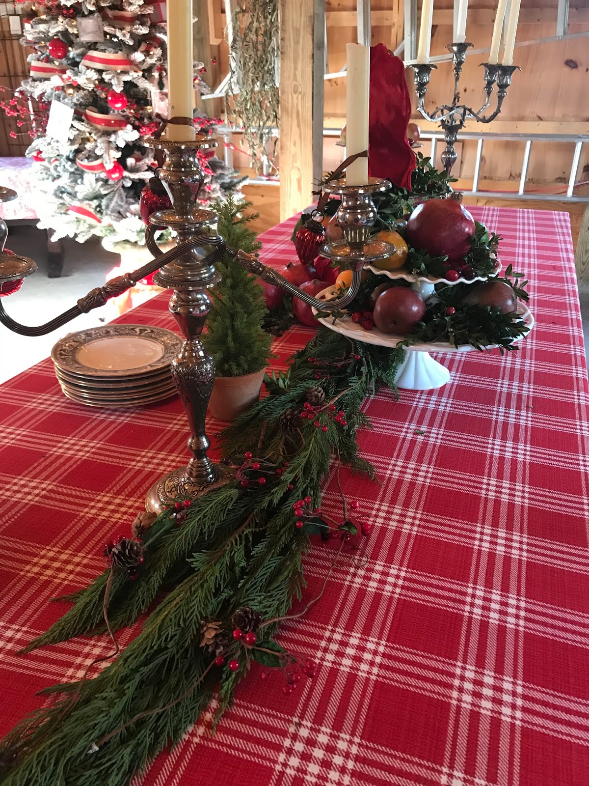 Lee's Hideaway: Christmas House And Barn Tour