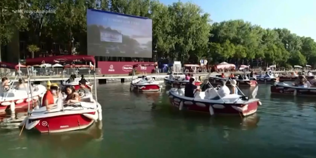 Γαλλία: Πλωτό θερινό σινεμά στον Σηκουάνα (βίντεο)