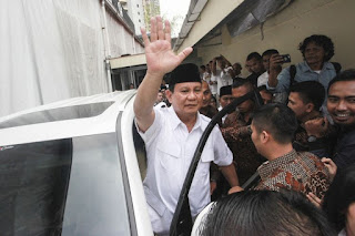 Prabowo Beri Isyarat Estafetkan Kepemimpinan Partai ke Kader Muda Prabowo Beri Isyarat Estafetkan Kepemimpinan Partai ke Kader Muda