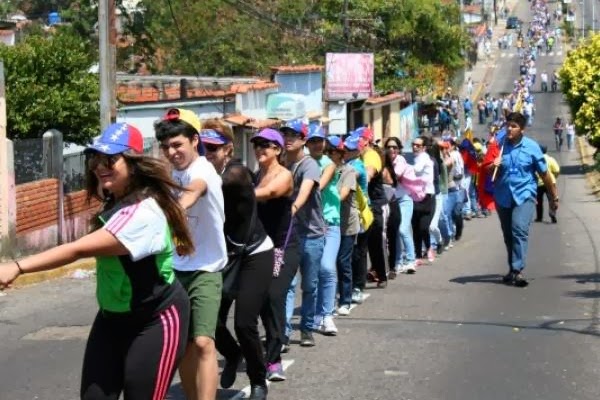 Cadena kilometrica de estudiantes en Tachira. 17 de Febrero de 2014