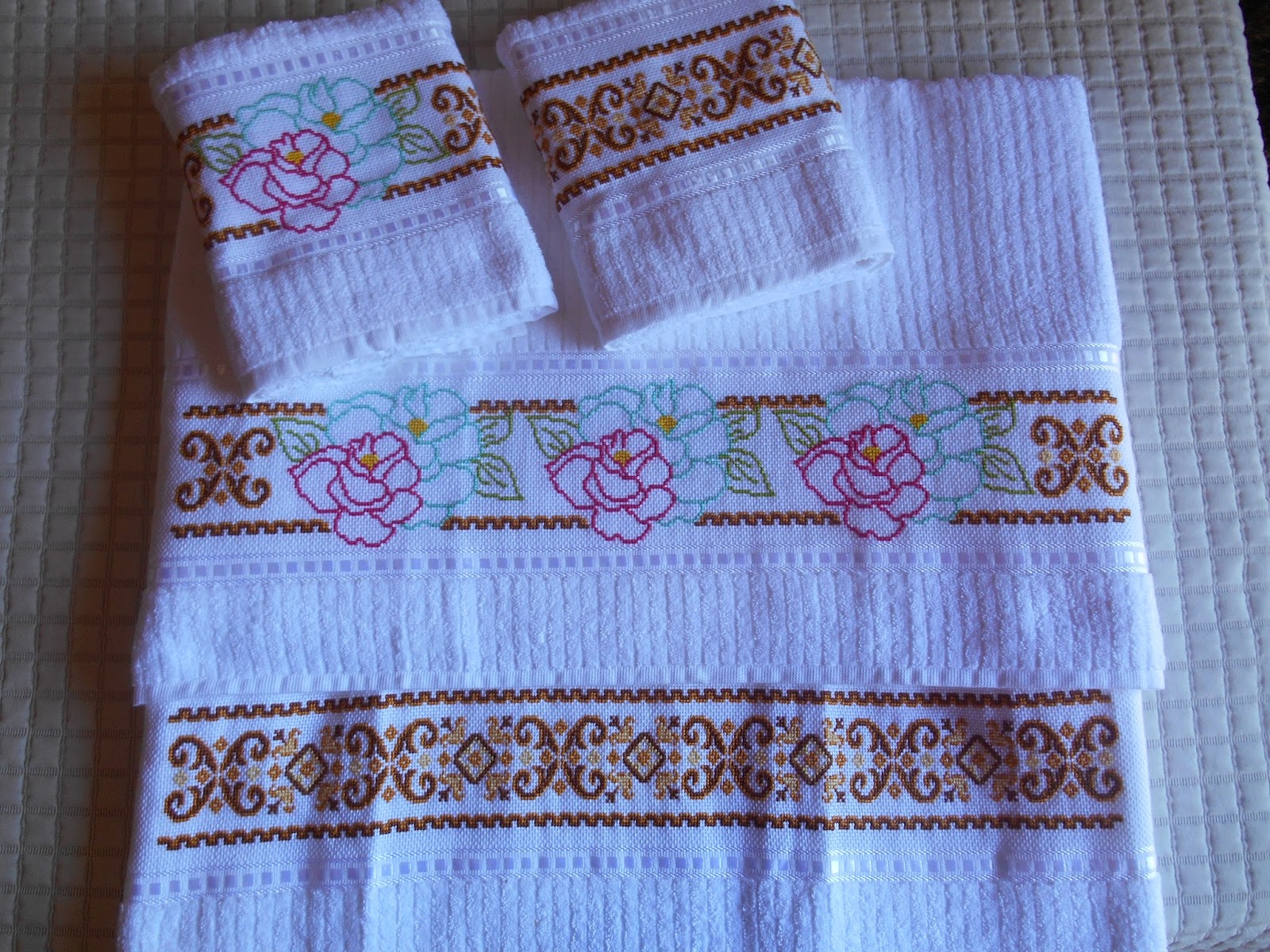 Ponto Cruz & Vagonite By Karla Alberti: Toalhas de Banho e Rosto