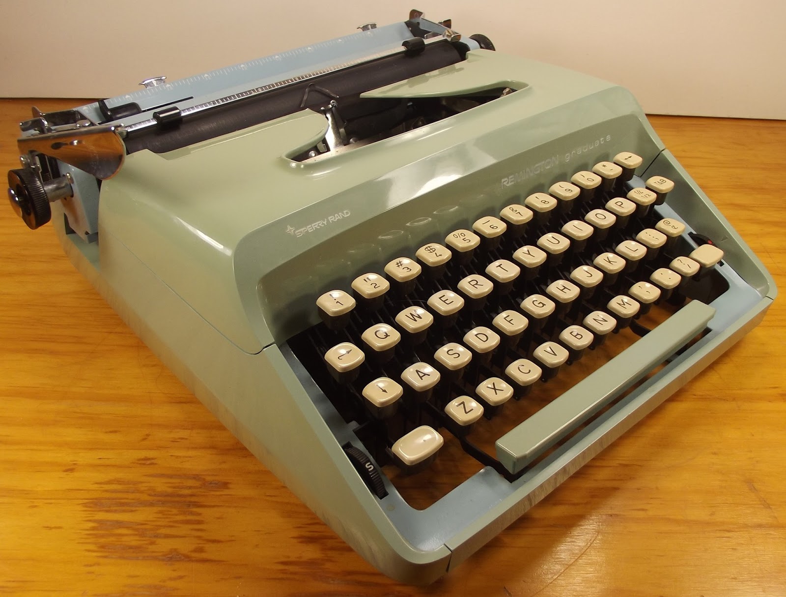 oz.Typewriter Good Remington Portable Typewriters, Bad Remington