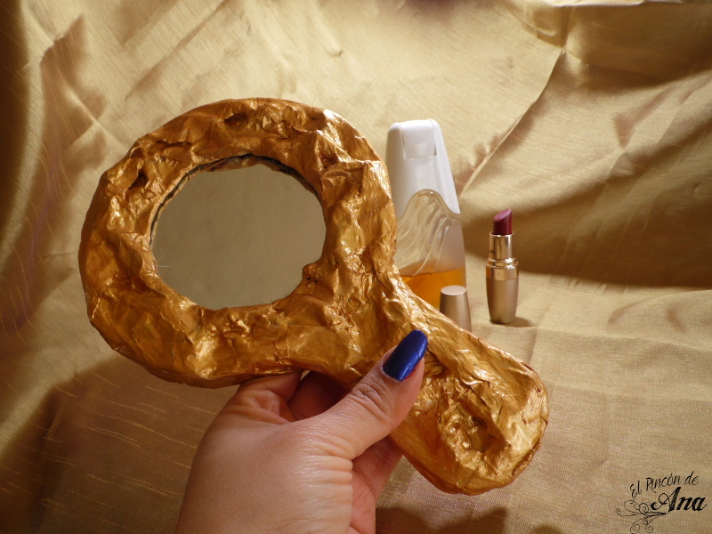 Espejo con material reciclado