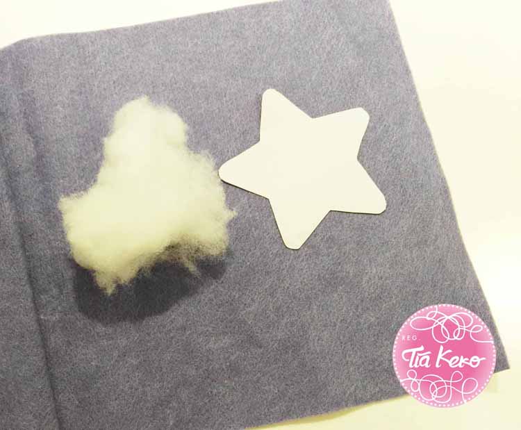 cuelga-puertas-de-fieltro-diy