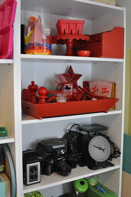 Craft Room Tour: Photography Studio www.jengallacher.com #craftroom #photographystudio #photographyprops