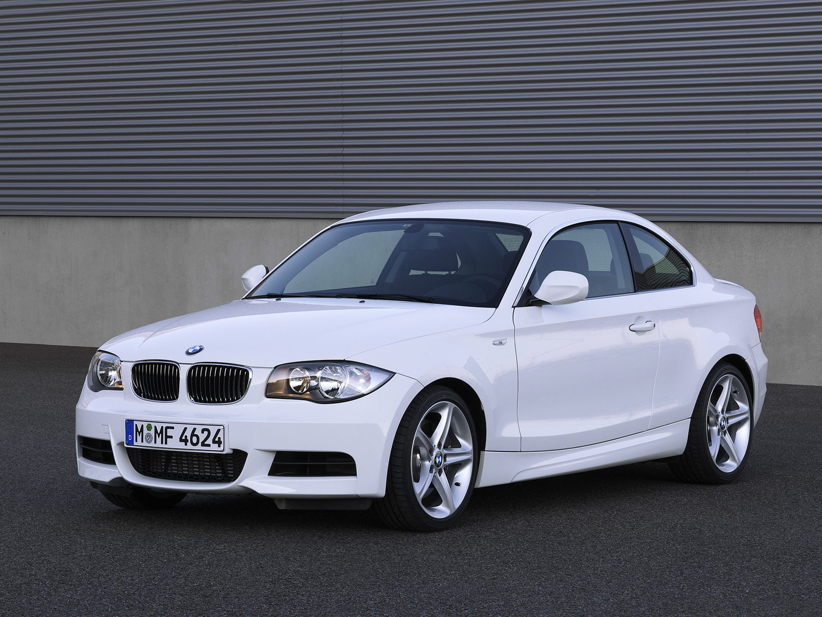 2010 BMW 135i Coupe car accident lawyers | wallpapers