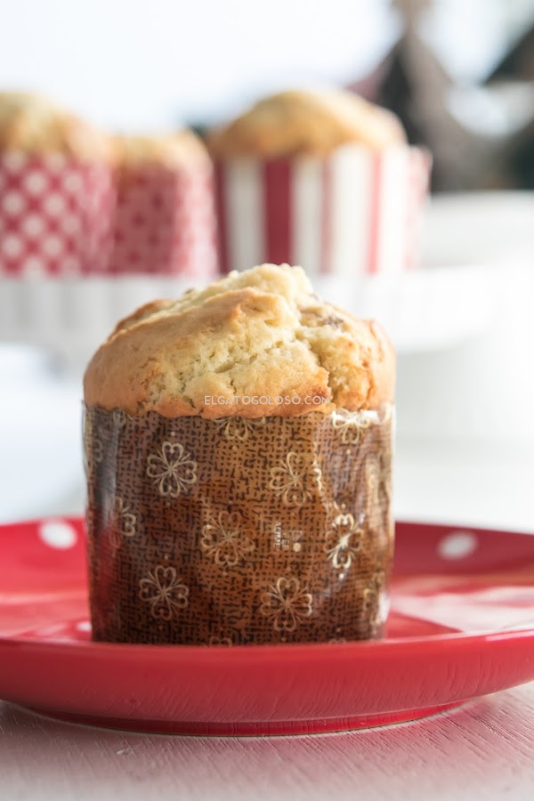 aprende la receta del muffin de panettone fácil, no es lo mismo pero resulta delicioso. Receta vía elgatogoloso.com