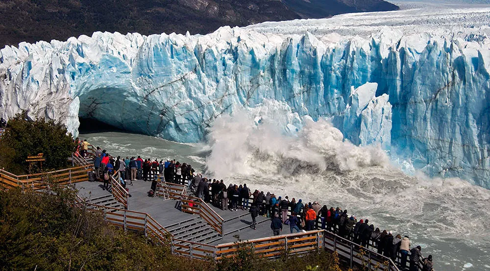 Καταρρέει ο τεράστιος παγετώνας Perito Moreno στην Αργεντινή (Βίντεο)