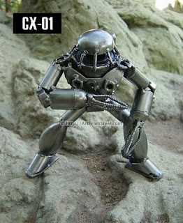 Robot  hecho con acero reciclado