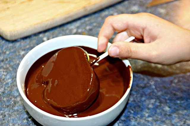 Making candy apples