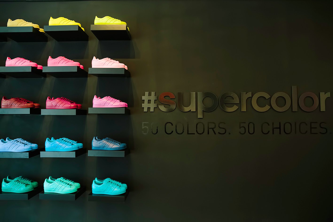 Eniwhere Fashion - Adidas Superstar vs Adidas Supercolor