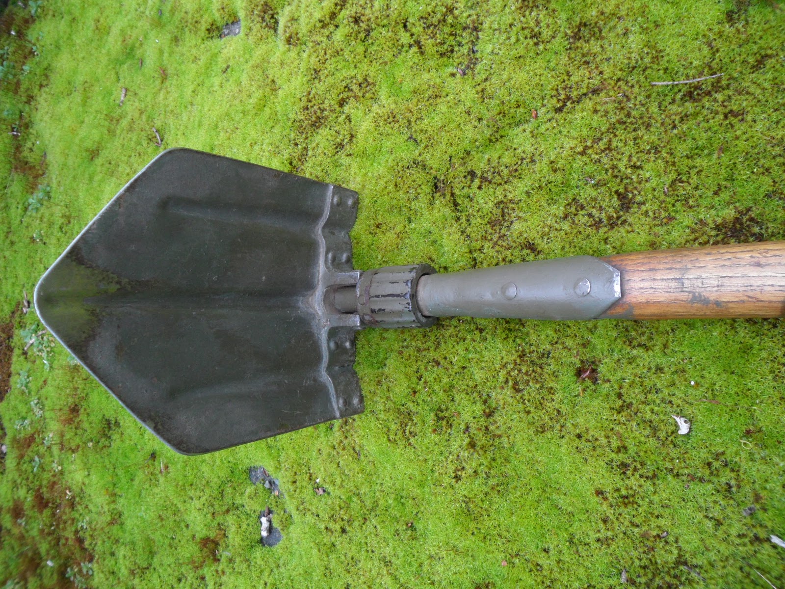 Four Bees Dutch Army Shovel, Entrenching Tool, Folding Shovel, Post
