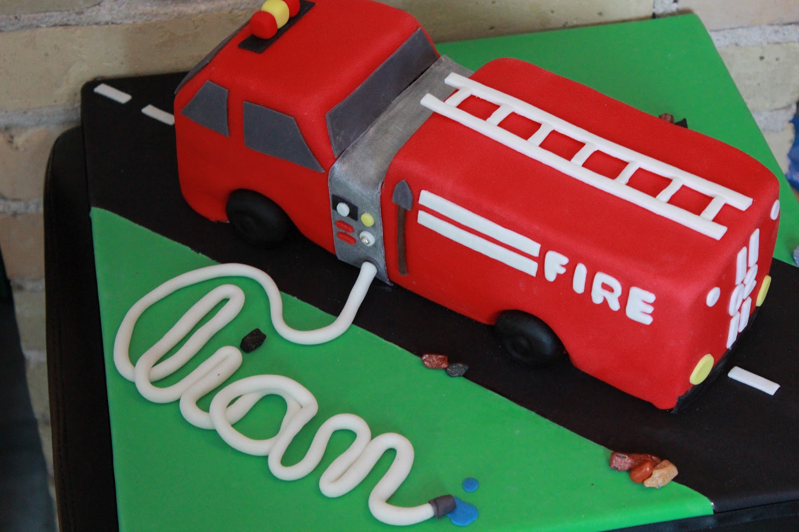 Cakes by Julia: The Little Fire Engine That Could