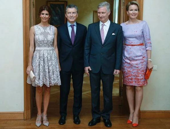 Queen Mathilde welcome President Mauricio Macri and Juliana Awada. Style, Fashions, wore dress, pumps, shoes