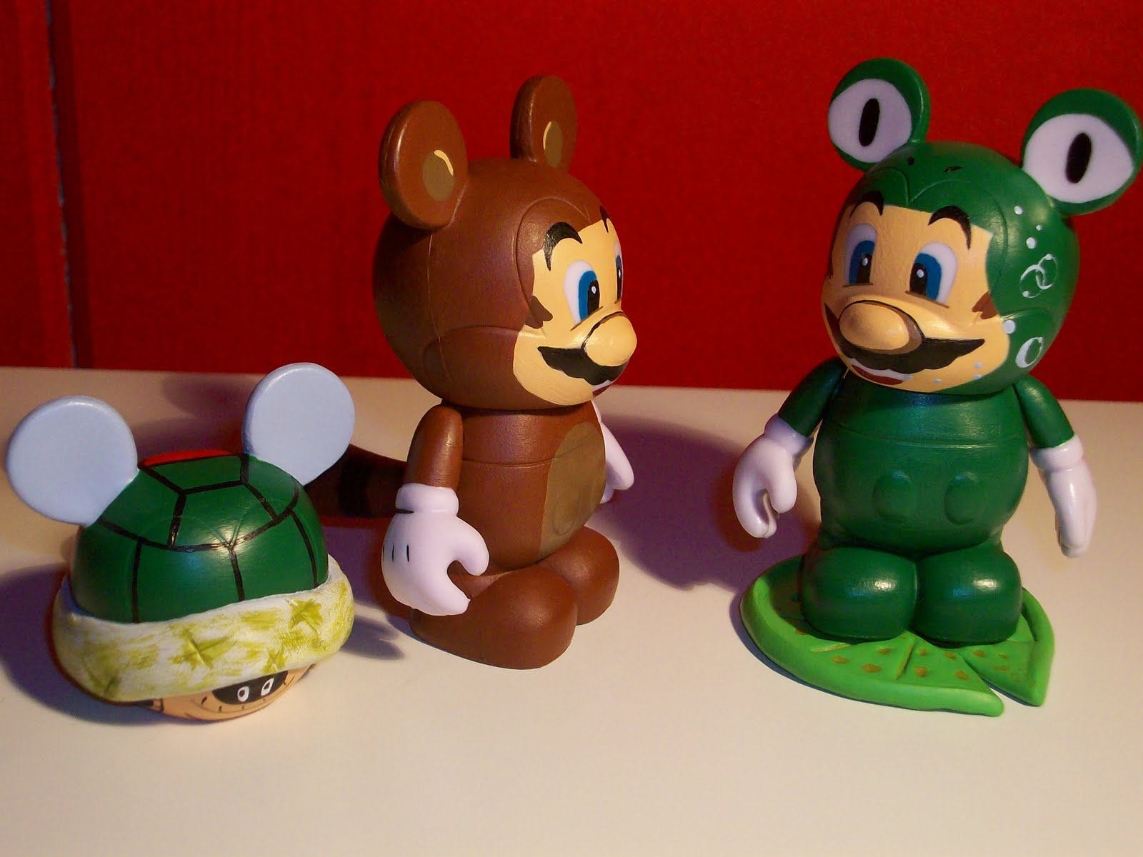 Joe of War Customs & Art 3" Frog Suit Super Mario Vinylmation with