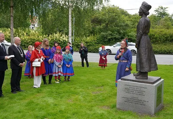 Queen Sonja attended the opening of the rock stairs called Helgelandstrappa. The staircase is made by sherpa from Nepal