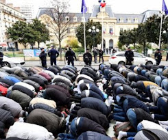 Raportul care-l îngrozeşte pe Macron: Islamul pune stăpânire pe Franţa, de la suburbii până în cent
