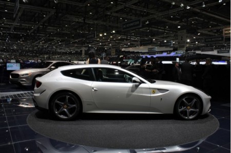 News Automobile: Silver Ferrari FF