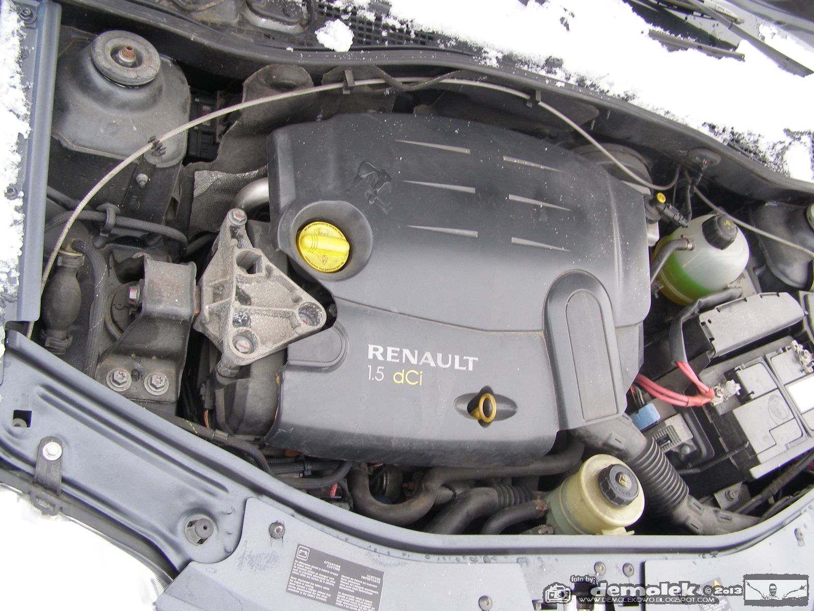 Dacia Logan 1.5 dci 70 wymiana filtra powietrza