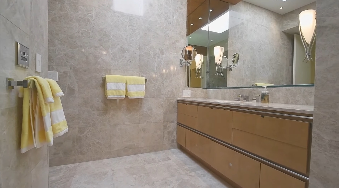 35 Interior Design Photos vs. 936 N Lake Way, Palm Beach, FL Luxury Home Tour