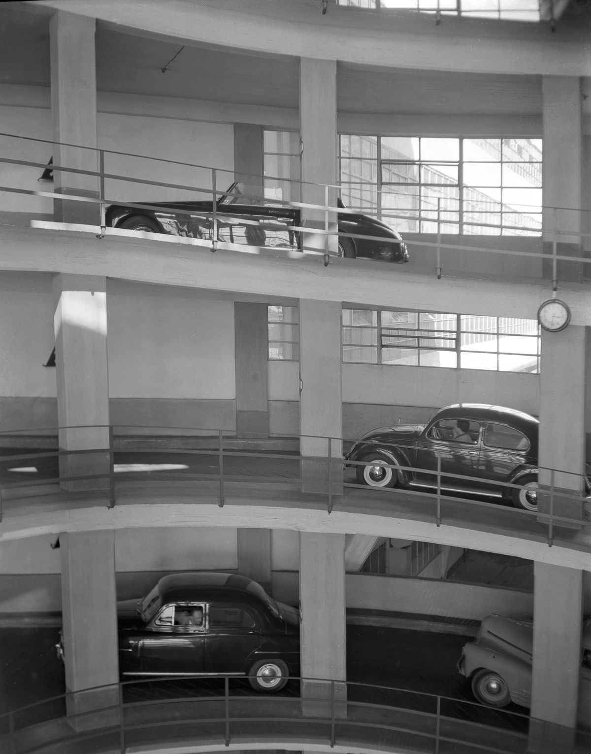 Space Saving Amazing Vintage Photographs of Vertical Parking Lots From
