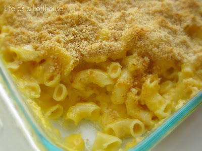 Baked Mac and Cheese is buttery, cheesy macaroni that is baked in the oven and topped with bread crumbs. Life-in-the-Lofthouse.com