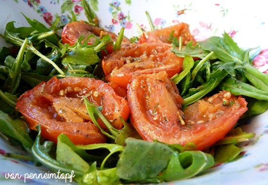 Penne im Topf: Rucola mit Ofen-Tomaten