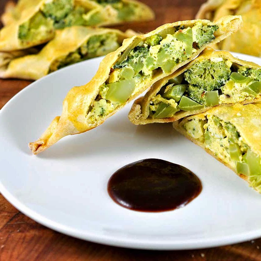 Broccoli, Egg, and Cheddar Empanadas ( 12 pieces ) Easy recipes