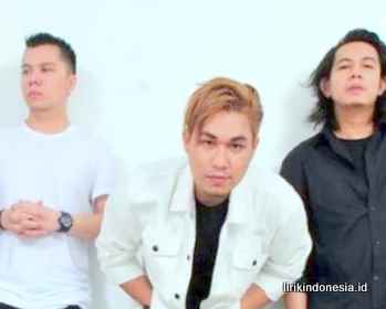 Lirik Penantian Armada Band