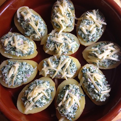 überbackene Pellkartoffeln mit Spinat-Feta-Füllung