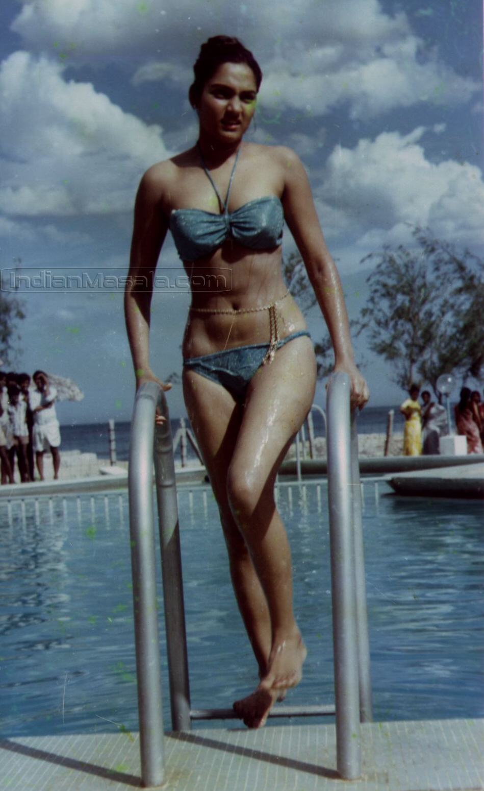 bollywood actresses in bikini