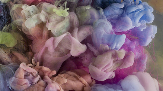 Básicamente Humanos...El más básico derecho.Kim Keever Arte en la pecera