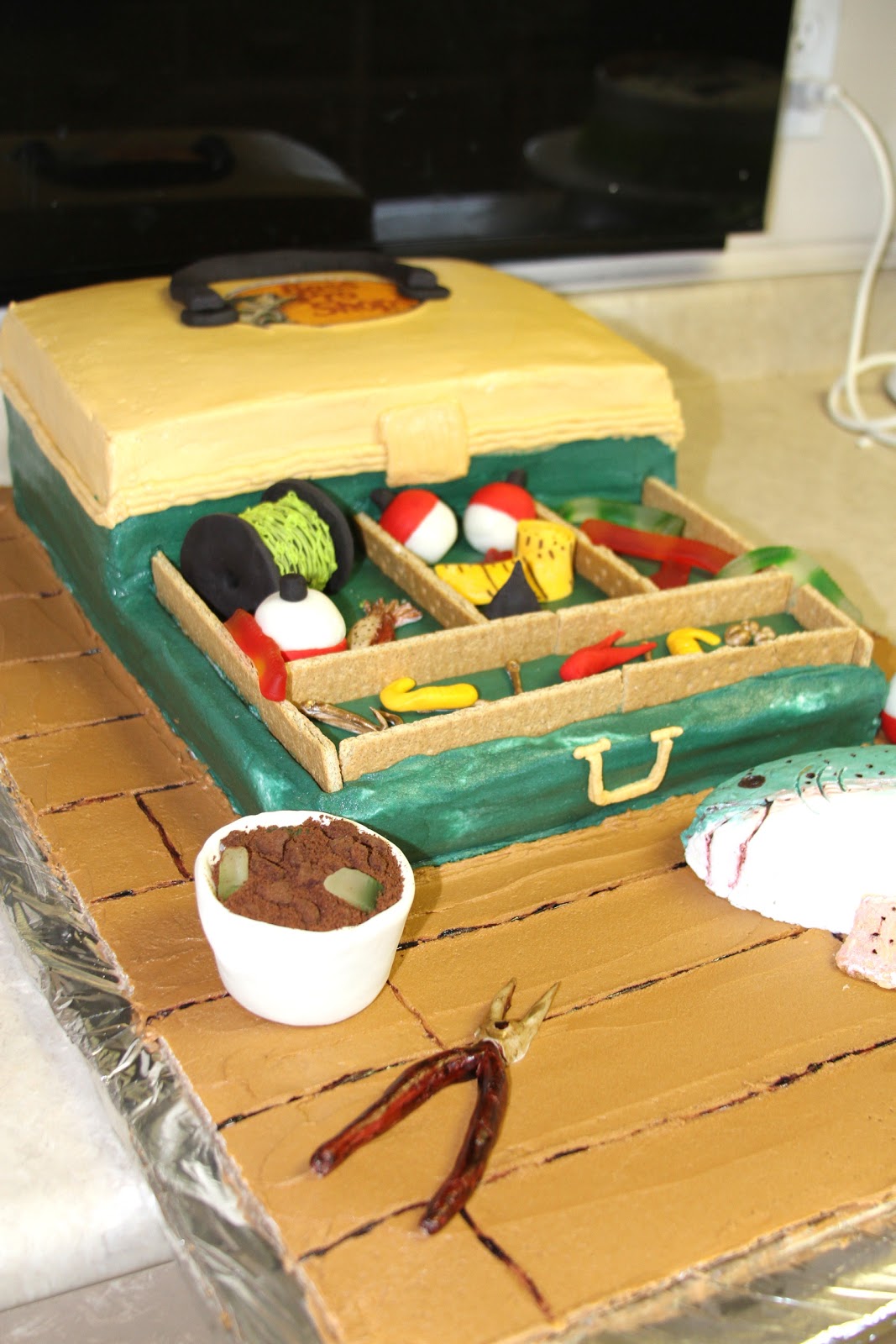 Michele Robinson Cakes Tackle Box Cake