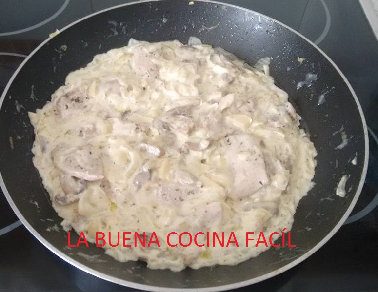 Muslos de pollo con nata y champinones Muslos de pollo con nata y champinones