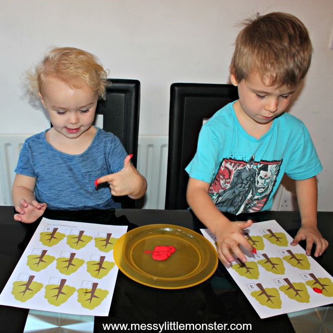 Fingerprint counting. A simple apple tree counting activity for toddlers and preschoolers. Download our (FREE) printable for learning to count and working on number recognition. Inspired by the book 'Ten Red Apples' by Pat Hutchins this kids activity is perfect for Autumn (Fall).